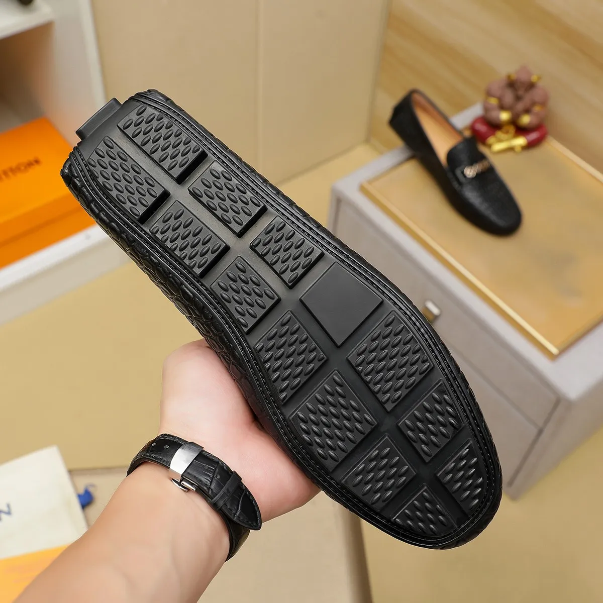 Men's shoes 💰360 💰 LV Louis Vuitton's top-quality Peaches men's shoes 💯Original copy of the official website, the upper is made of imported official website 1:1 material ❌Italian 🇮🇹 cowhide surface, imported pigskin lining. It’s definitely not made with ordinary craftsmanship, it’s the model used by celebrities! The factory’s craftsmanship is designed to create the most perfect shoes for trendy men! Colors available! 38-44 yards